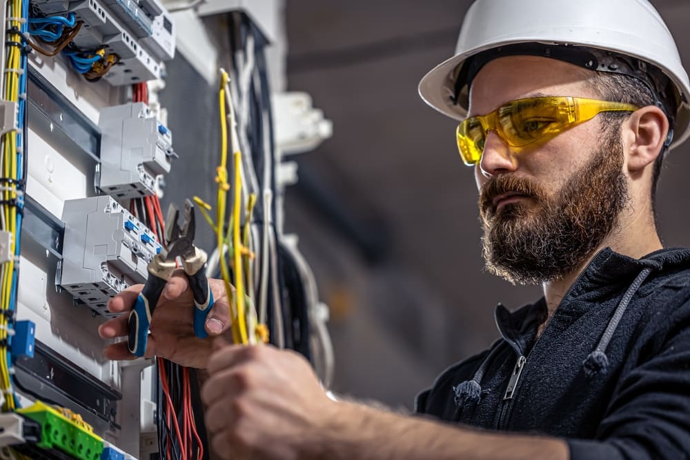 Electrician in Golden Valley, MN | Damyans Electric